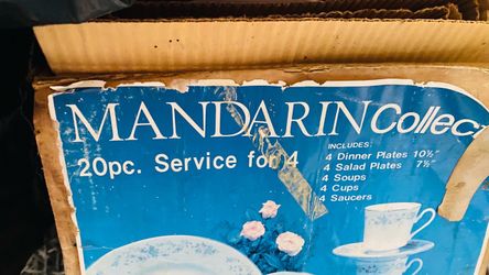 20 piece Set a brand new dishes only the box is damaged
