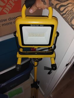 Voltec pro work lamp with tripod stand
