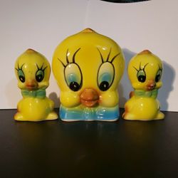 Vintage Tweety Bird Napkin Holder & Salt And Pepper Shakers