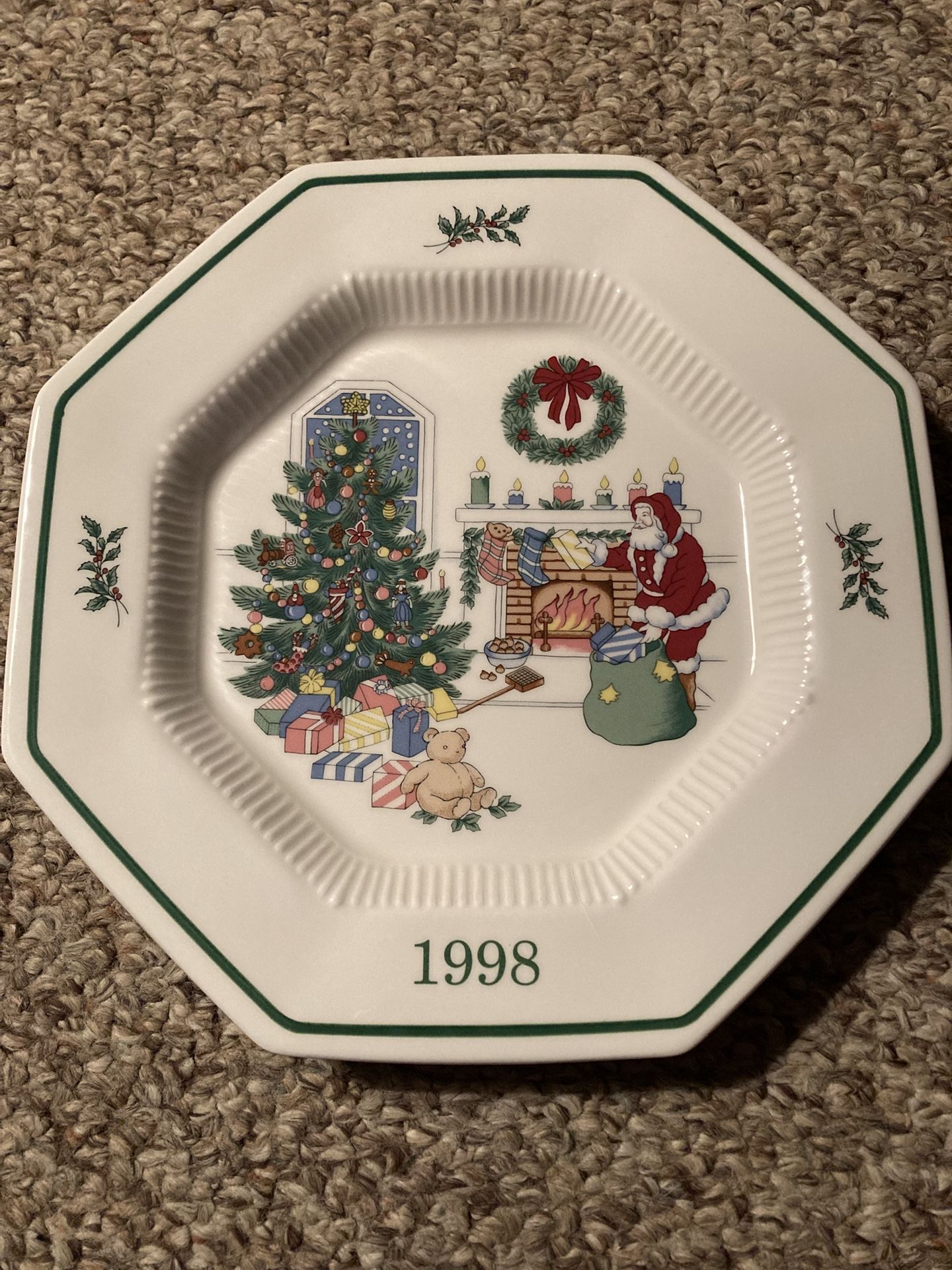 Happy Holidays 1998 Christmas Collectors Plate, Chestnuts Roasting On An Open Fire
