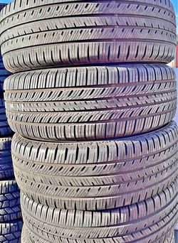 225 55 18 Yokohama tires Con 80% de Vida Las 4