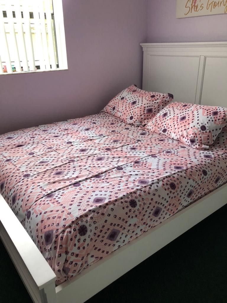 Queen sized comforter set