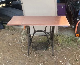 🧵 Antique Treadle Sewing Machine Table – Vintage Cast Iron Base