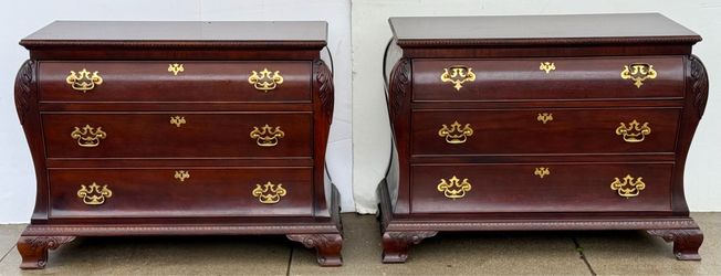 Vintage Century Furniture Mohogany Bombé Commode / sideboard  pair