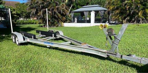 Aluminum Cruise On dual torsion Axel trailer up to 26’ boat or 7,000lb registration. New lights, new wires. Good 14’ tires. No work needed. Ready to l