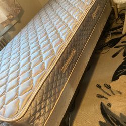 Sealy poster Pedic twin bed