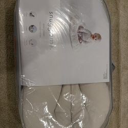 Snuggle Me Infant Lounger With Green Cover