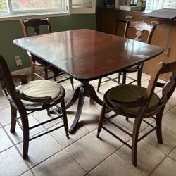 Table And Chairs - mid-20th-century reproduction in the Duncan Phyfe style 