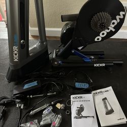 Wahoo KICKR core (v4) w/ KICKR climb and may