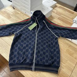 Gucci size Medium 2 peace  