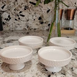 mini pedestal plates for mini cupcakes or appetizers