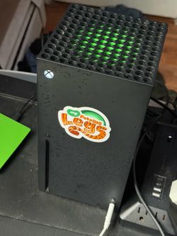 XBOX SERIES X WITH STORAGE EXPANSION AND GAMES