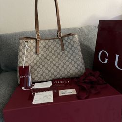 GUCCI GG Emblem Large Tote Bag