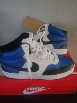 New with tag men nike court shoes