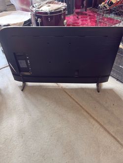 Samsung TV  4K 50 inch  for parts, the TV works but after awhile the picture starts flickering, no remote no power cord