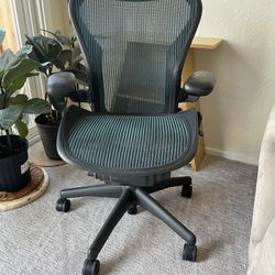 Herman Miller Aeron Classic Size B Office Chair