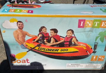 Kids pool boat