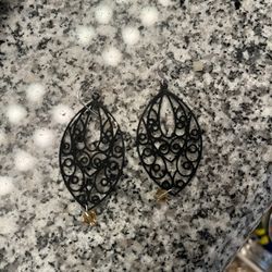 Black Detail Earrings 