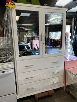 Beautiful Wardrobe Available in 2 colors Read Description