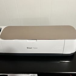 Cricut Maker 3 Bundle ••TONS OF STUFF!••