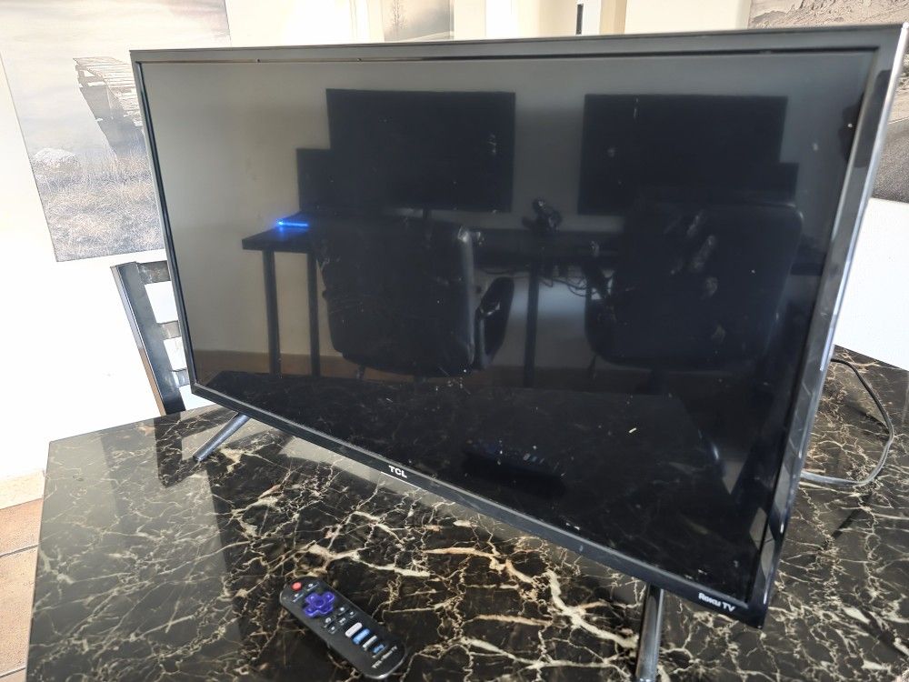 TCL 32 inch Roku smart TV for sale!