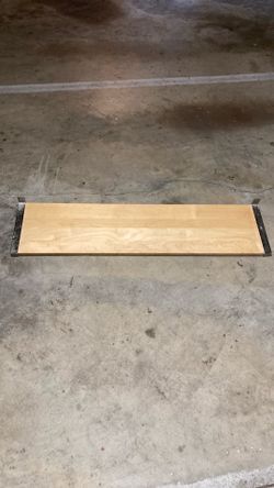Free shelf with brackets