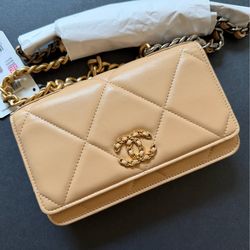 100% Authentic Bnwt Chanel 19 Lambskin WOC Quilted