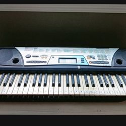 Piano Buenas Condiciones  Le Falta Solo La Extencion Para Conectarlo Pero  Funciona 