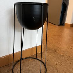 Metal Black Pot/Plant Stand