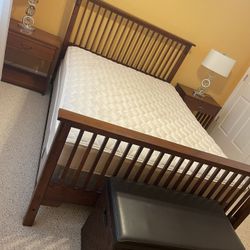 COMPLETE QUEEN -SIZE BEDROOM SET And OFFICE FURNITURE With FREE Accents ONLY $675!!