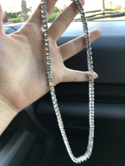 New 18 k white gold tennis necklace