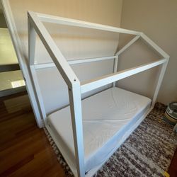 Montessori Twin Floor Bed + Twin Mattress