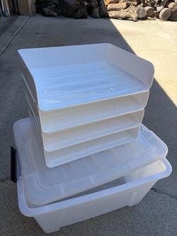 Free organizing shelves