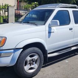 2000 Nissan Frontier V6 — Clean Title — Runs Strong — Rebuilt Engine