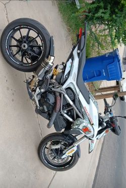 Ducati Hypermotard 821