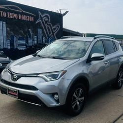 17 TOYOTA RAV4 XLE