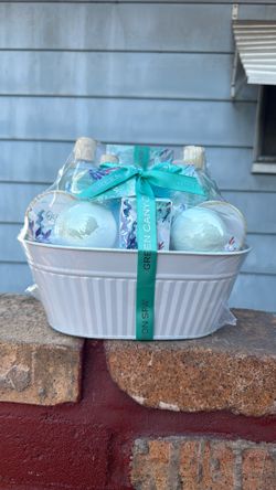 Spa Gift Baskets for Women, Birthday Bath Gifts Sets  Mint Spa...