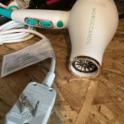 MOROCCANOIL Smart Styling Infrared Hair Dryer