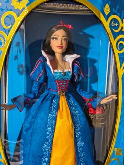 NIB!  Snow White DISNEY Collector Doll - Limited Edition of 3900 - 16" inches (2025) .. Comes W/COA