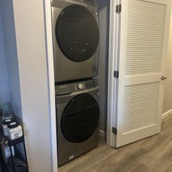 Front Load Washer And Electric Dryer 