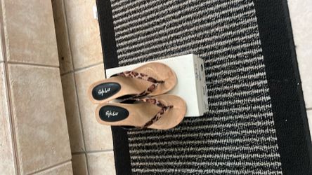 Women sandals size 9