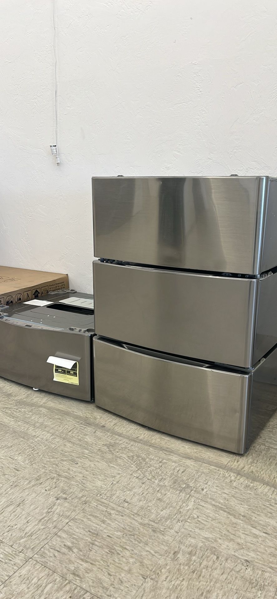29” LG Laundry Pedestal For Washer And Dryer
