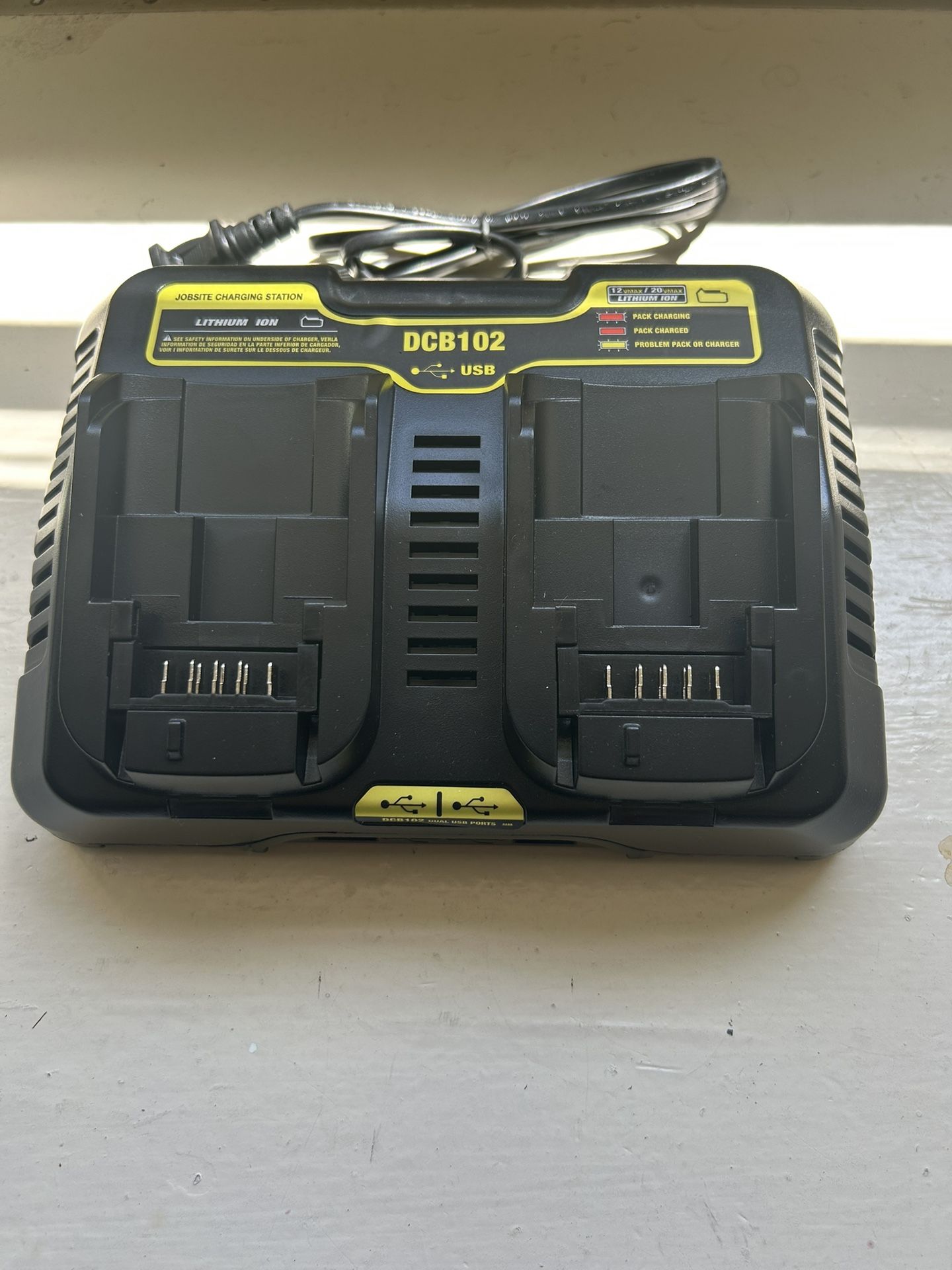 Jobsite Battery Charging Station with Dual USB