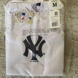 New York Yankees Women’s Tee’s