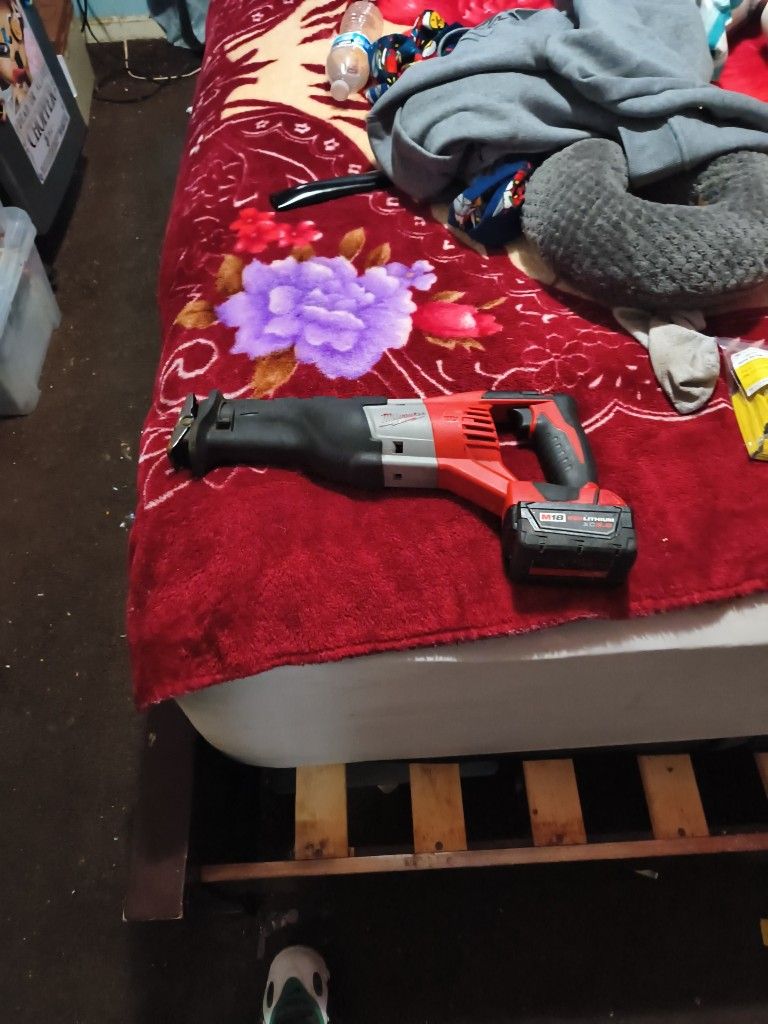 Milwaukee Sawzall M18