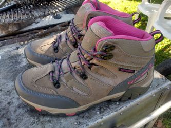 Bearpaw Women's Corsica Hiking Shoes - Medium & Wide Width

Size 10