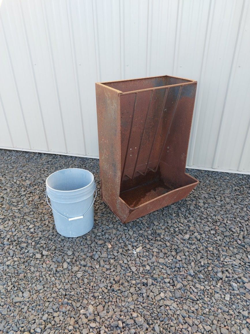 Hay Feeder