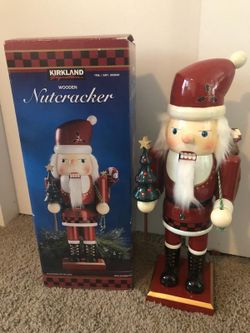Kirkland Signature Wooden Nutcrackers 18"