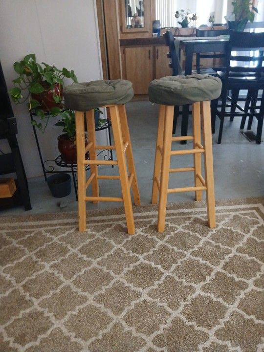 Bar Stools With Cushions 