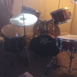 Rouge  5 Piece  Drum Set With Exta Snare